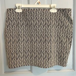 ZARA Trafaluc black & white chevron pull on Mini Skirt large stretchy stripes